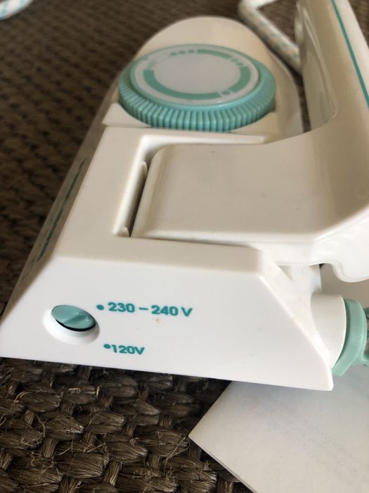 Ferro de engomar de viagem - Black & Decker -modelo VA 301