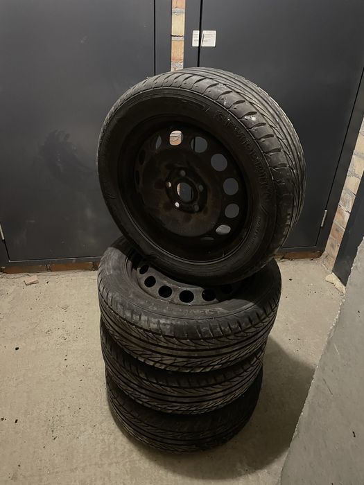 Продам комплект шин R16 Фольцваген Туран