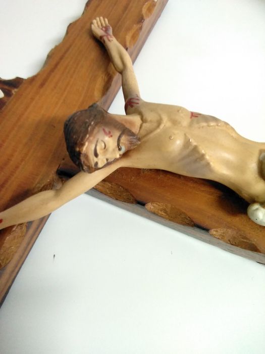 Crucifixo em madeira
