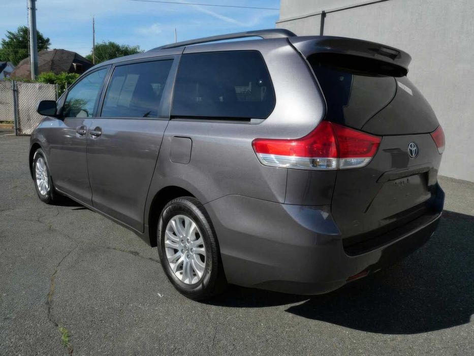 Toyota Sienna      2015