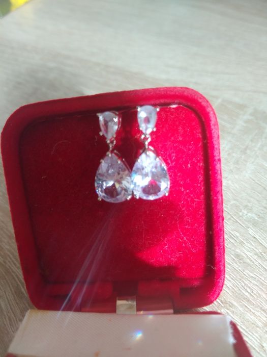 Kolczyki koloru srebrnego