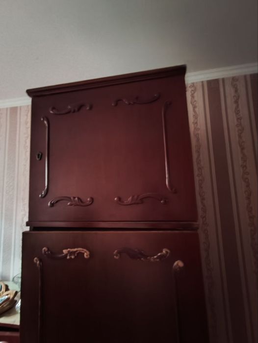 Меблі з дерева..