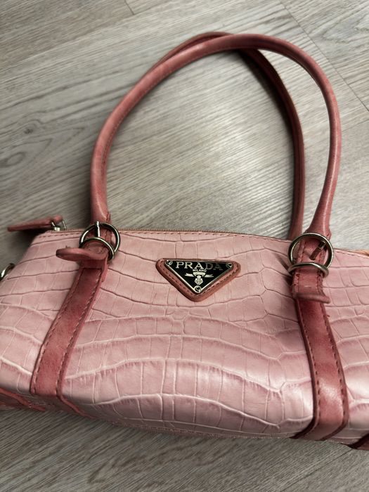 mala torebka prada rozowa ala skora krokodyla