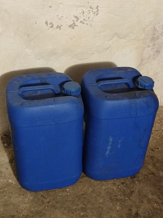 Каністра пластмасова