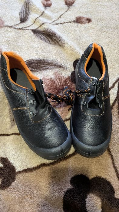 Куфайка. Теплая, зимняя. Робочая куртка. M - L. Новая. Ботинки.