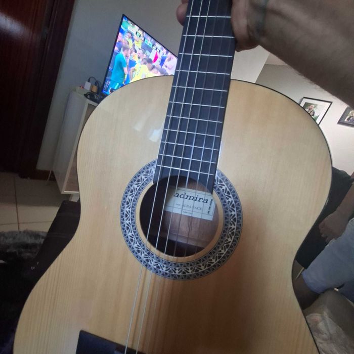 Guitarra Clássica Admira Alba (4/4) – Ideal para Iniciantes!
