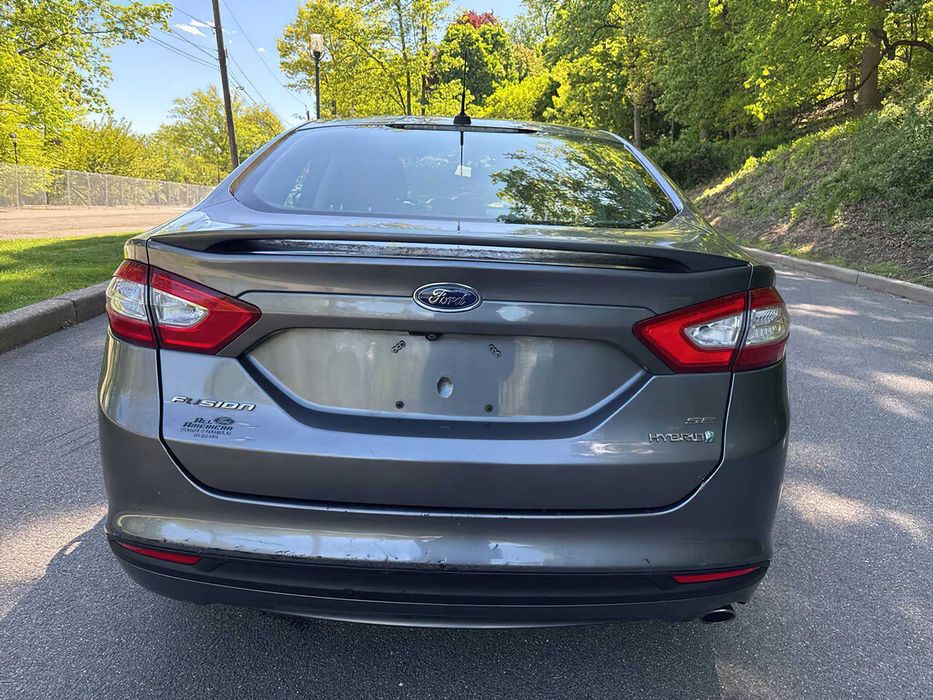 Ford Fusion Titanium Hybrid      2014