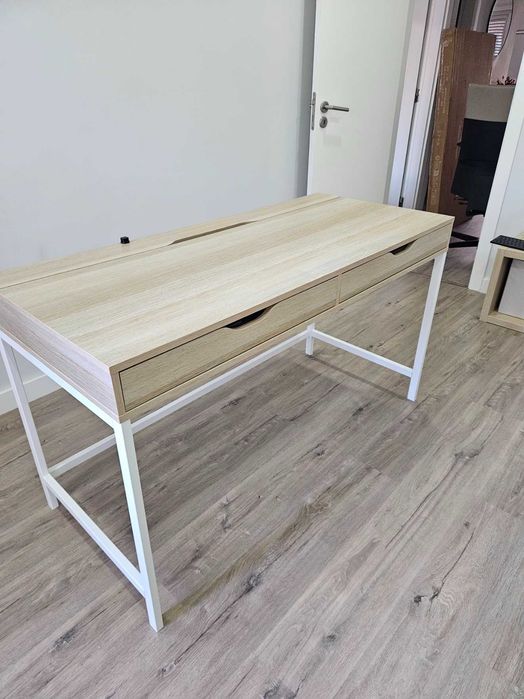 Secretária Alex 132x58 com Acessórios