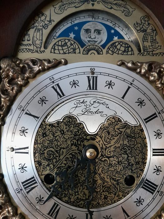 Zegar kominkowy z fazami księżyca