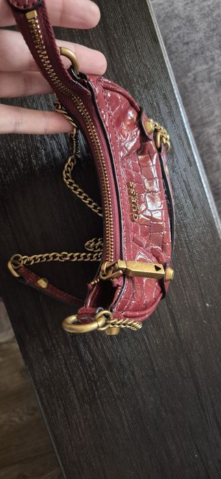 Мініатюрна сумочка Guess