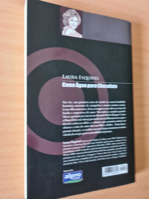 Livro "Como Água para Chocolate" de Laura Esquivel