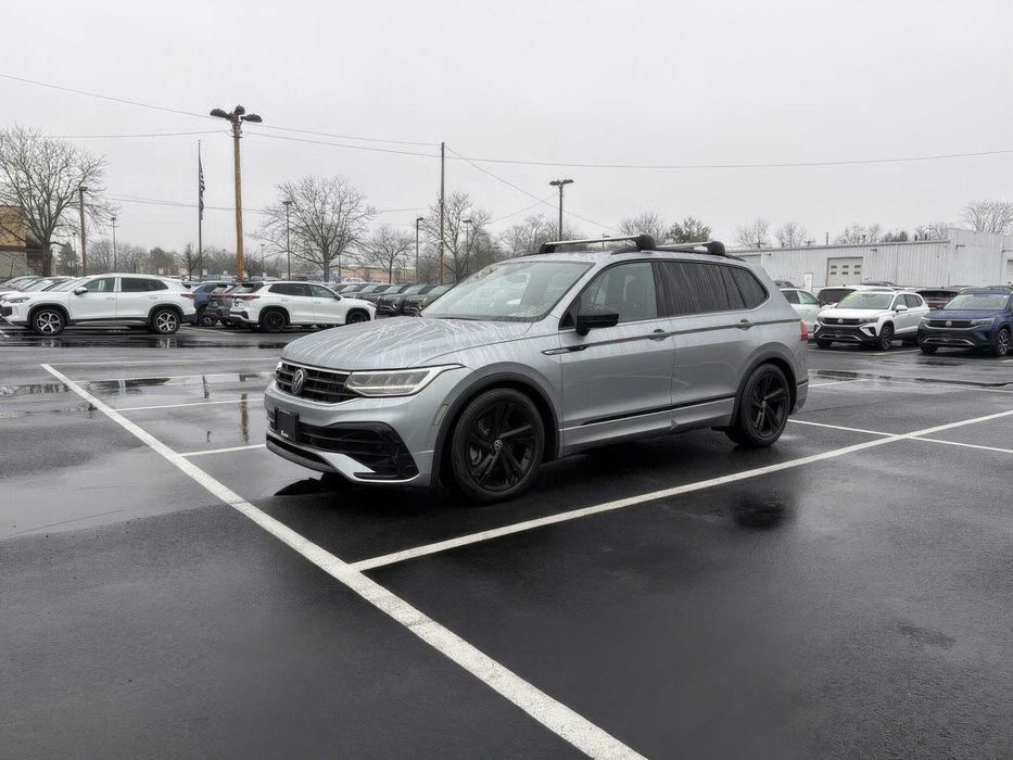 Volkswagen Tiguan SE R-Line Black      2024