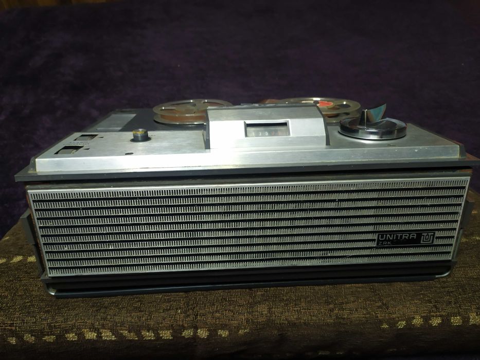 Dwa stare magnetofony i radio UNITRA