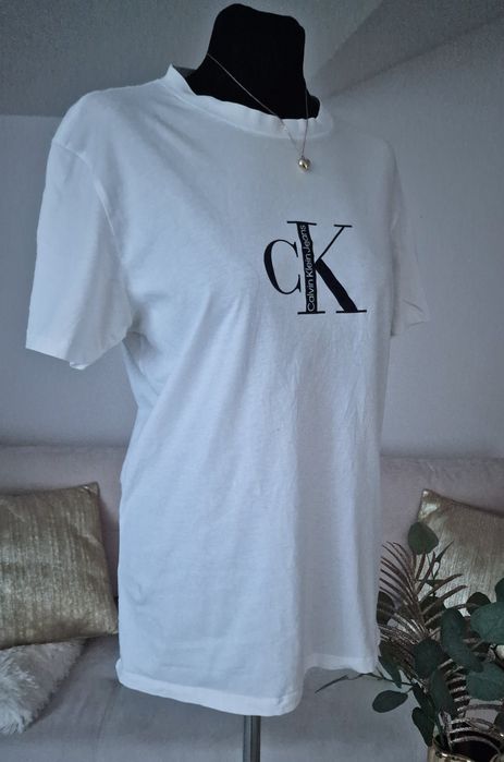 T- shirt bialy:Calvin Klein".