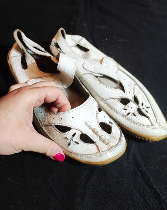 Białe ażurowe buty na rzepy Dr Lightfoot 38 znoszone sandały vintage