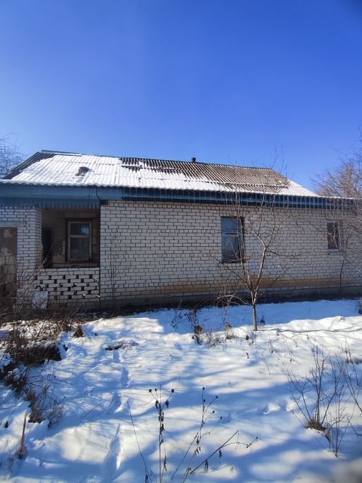 Продається цегляний будинок в с.Новоселиця