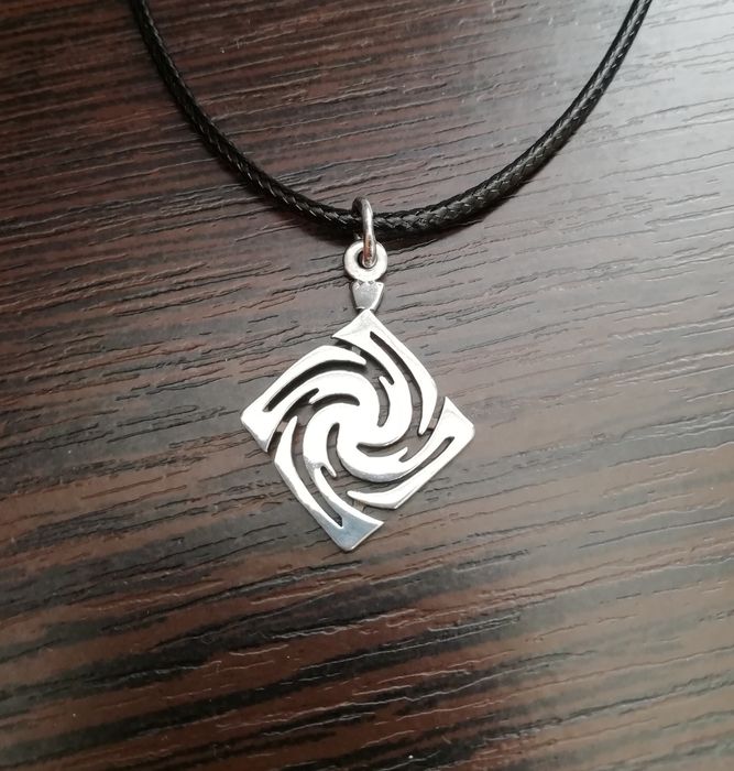 Серебряный кулон Знич