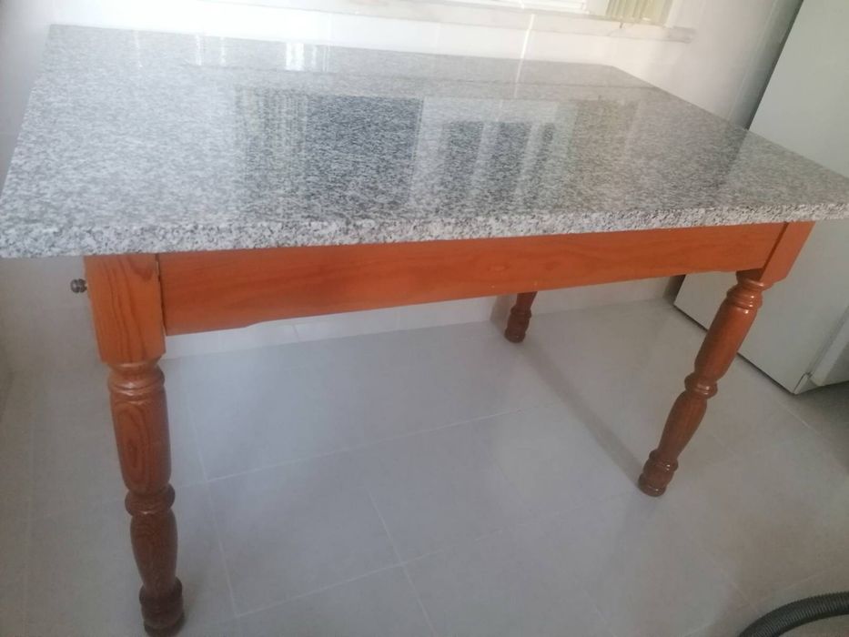Mesa de jantar (Cozinha) com quatro cadeiras