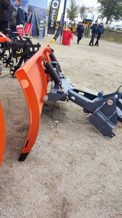 Відвал комунальний снігоприбиральний на трактори Lovol - є всі моделі