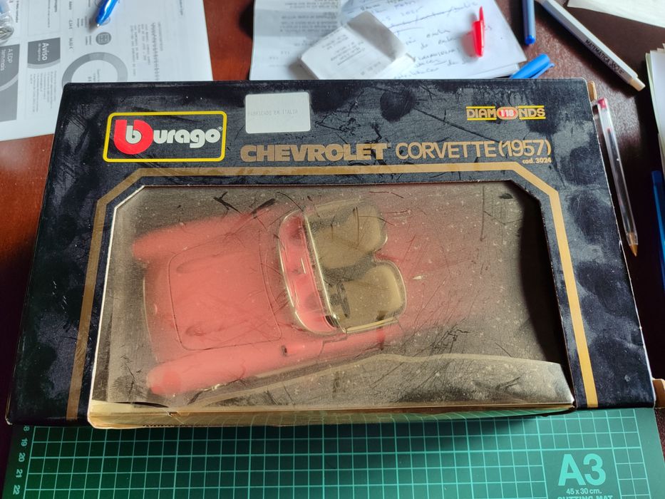 Modelo Burago 1/18 Chevrolet Corvette (1957)