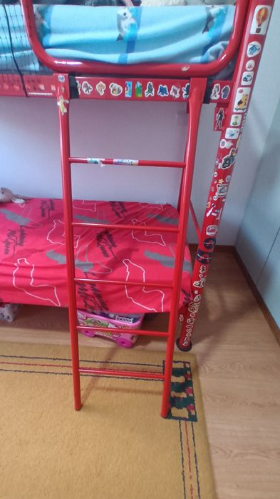 Beliche em aço SEM estrados e colchões
Toda em a