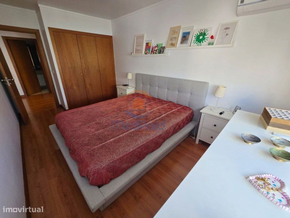 Apartamento T2 com Varanda, Parqueamento e Arrecadação | Alta de Li...