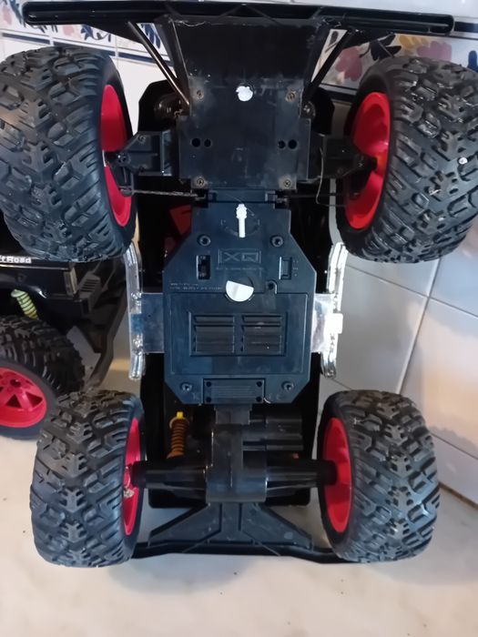 Conjunto de 2 Monster Trucks sem Comandos