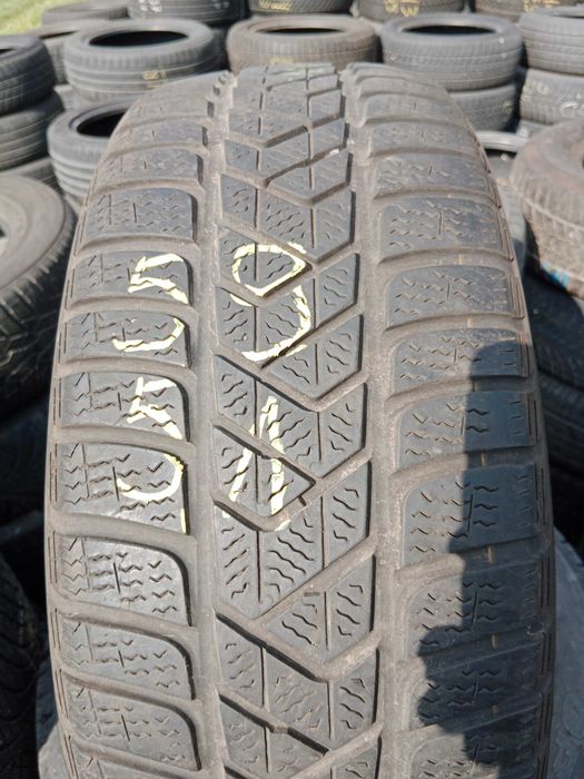 Opona używana 215/60R16 Pirelli Winter Sottozero 3 1szt.