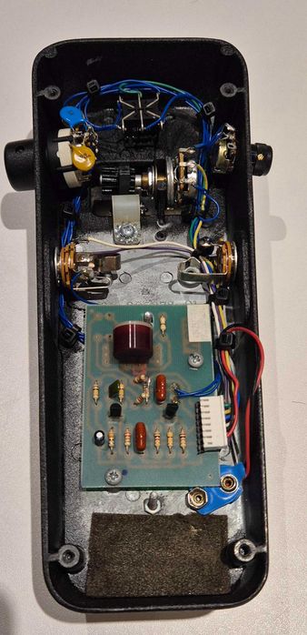 Pedal Wah-Wah Vox V847 – Clássico com Estojo Original + Selector Q Filter (Custom Tunning)