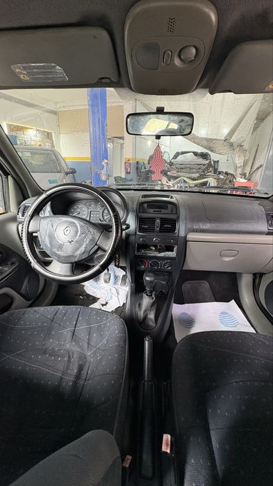Clio com ar condicionado