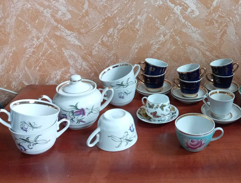 Сервиз Блюдца Чашки Кофейник Соусник крышечки СССР разное