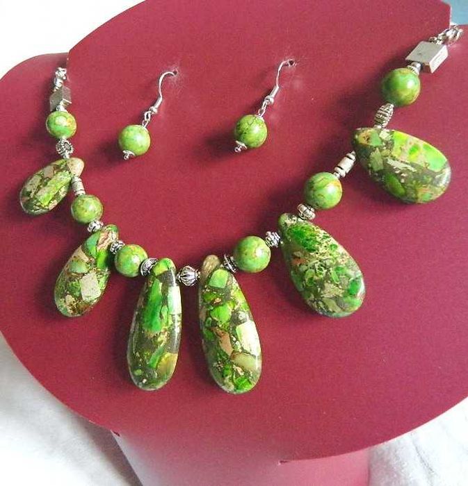 Zielony jaspis cesarski, okazały naszyjnik, kolia i kolczyki, komplet