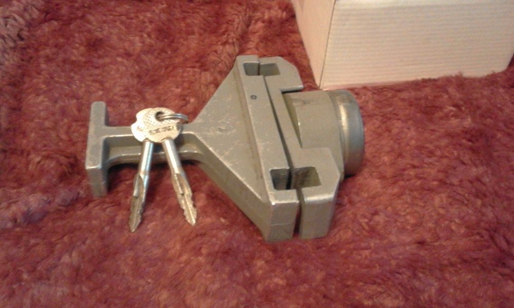 Замок противоугонный автомобильный для блокировки педалей