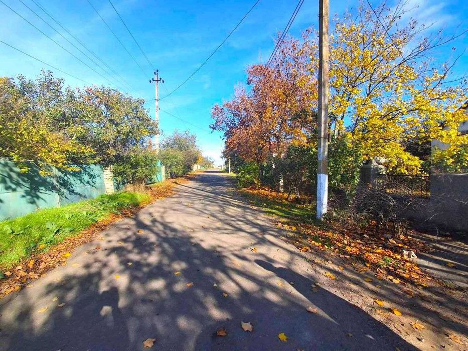 Будинок з великою земельною ділянкою 10 км. від Одеси.