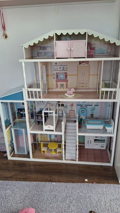 Ogromny domek dla lalek Monika