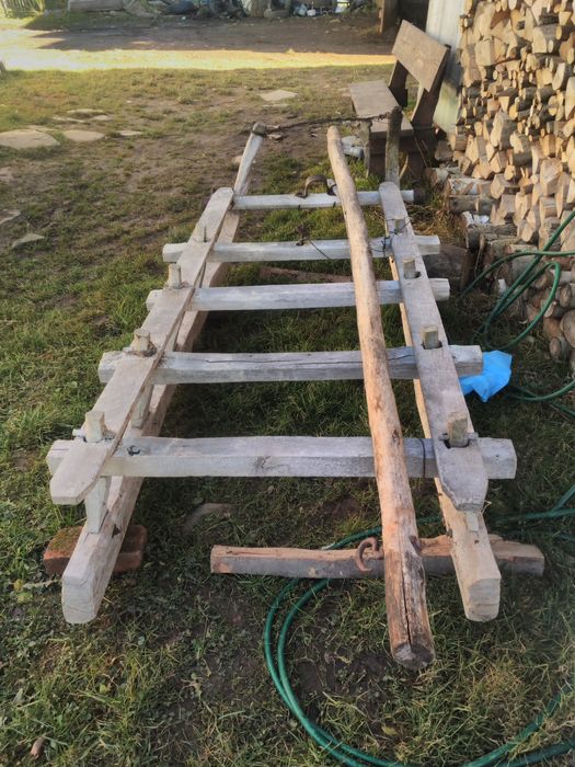 Сани для декору музею.