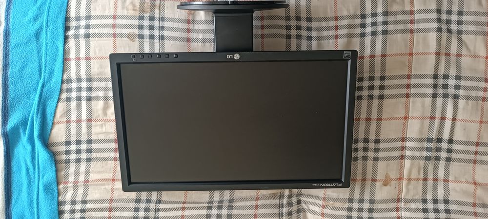Monitor pequeno ótimas condições LG