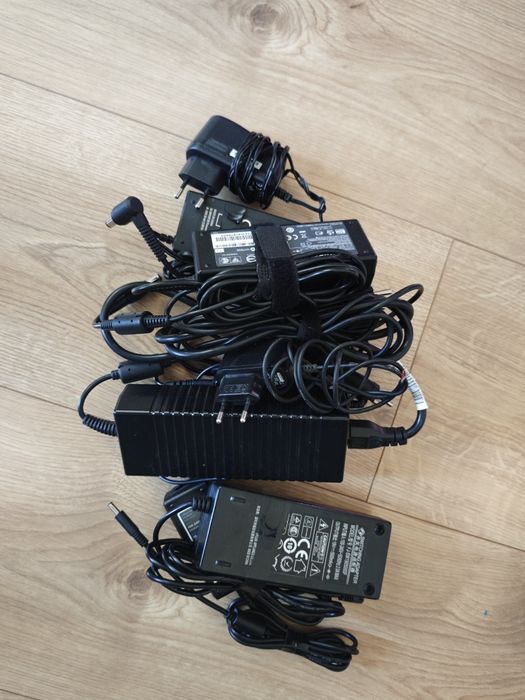 Zasilacze różne 12v 19v