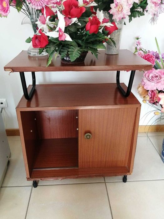 Mesa de jantar, secretária e mesa de centro