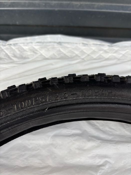 Demontaz opona +dentka do roweru marki Roller 20x2.125