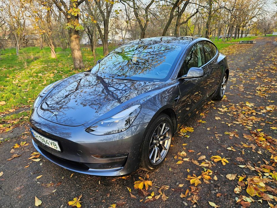 Продам Tesla Model 3  2023р. у відмінному стані