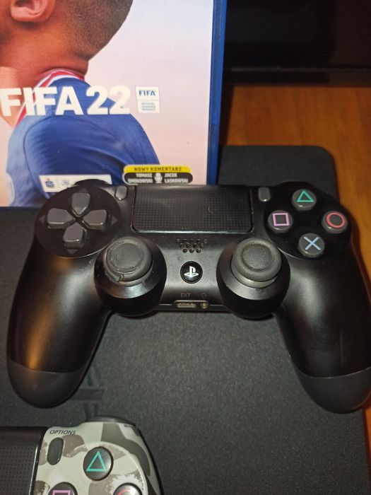 Sony PlayStation 4 Slim + dwa pada+ gra