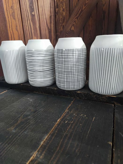 Ceramiczne wazony biało czarne