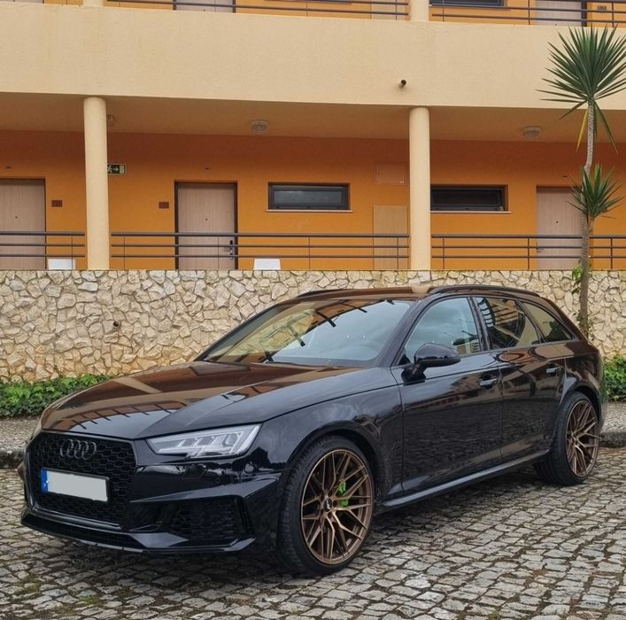 Audi A4 B9 com look completo RS4