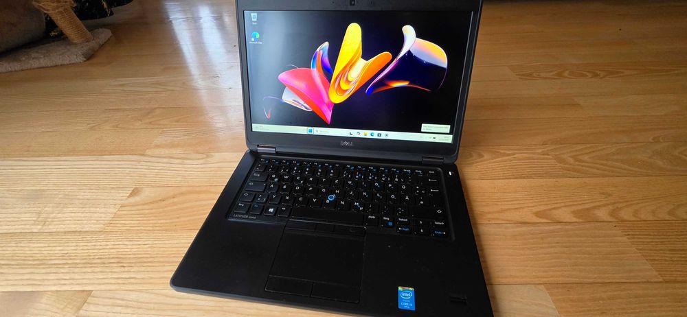 DELL 15,6 IPS/FullHD/12GB/256ssD/Win11/HDMI/WiFi/Bluetooth/Bat3godz