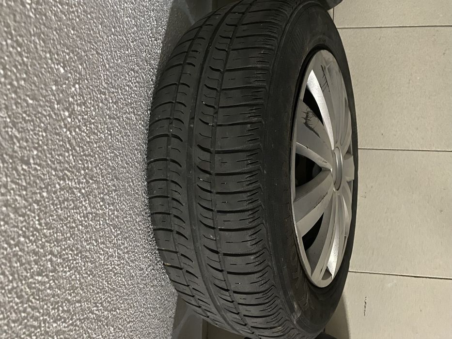 Jantes de ferro R15 com pneus usados (3 unidades)