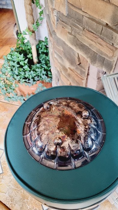 Antyczna misa na podstawce