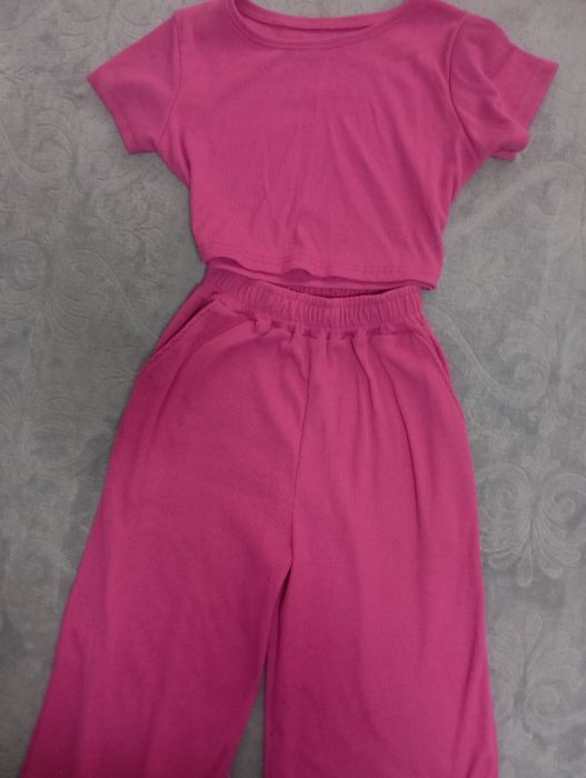Стильний костюмчик для дівчинки 146-152