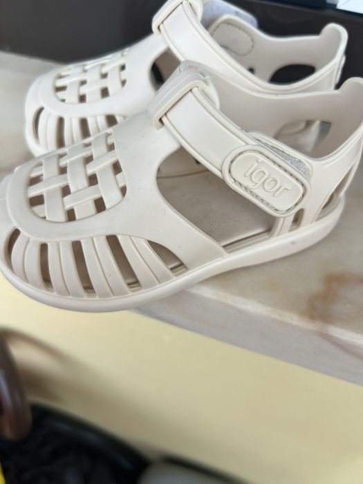 Sandalias vitoria tamanho 22