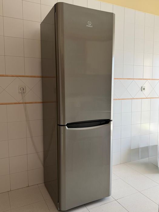 Frigorífico Indesit em Excelente Estado